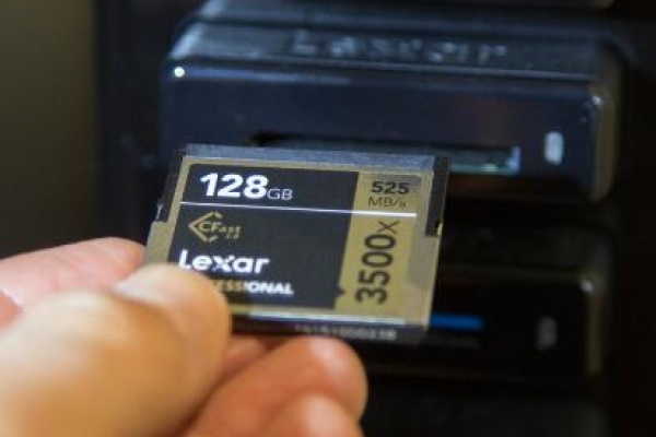 delete photos off sd card​